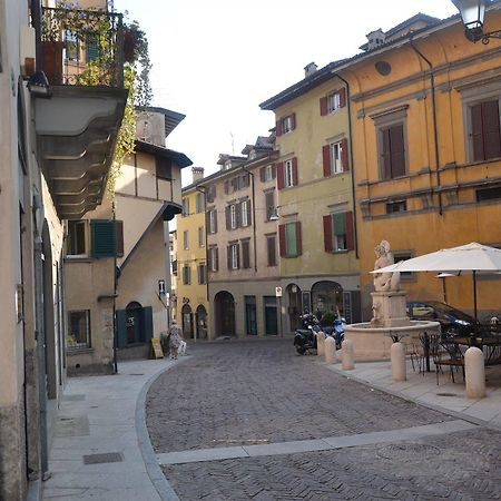 Casa Vacanza Fontana Del Delfino Bergamo Exterior photo